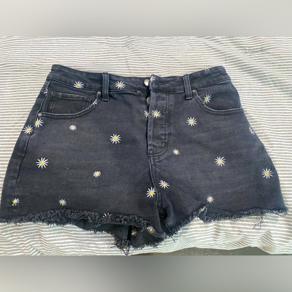 RSQ SHORTS WITH SMALL FLOWERS